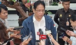 Menkeu Purbaya Pamer Jaket Pertumbuhan Ekonomi 8 Persen: Dari Orang Istana