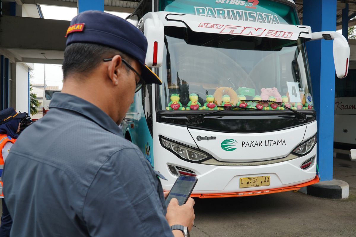 Pengecekan bus pariwisata BPTD II Jabar