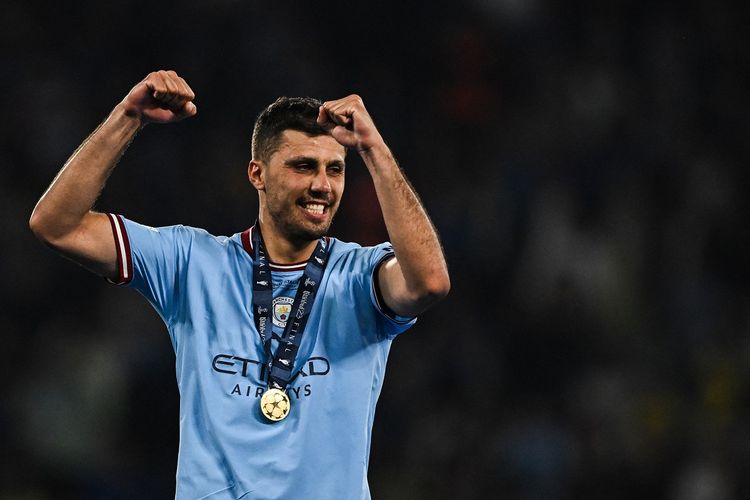 Gelandang Man City, Rodri, merayakan gelar juara Liga Champions 2022-2023. Rodri merupakan satu-satunya pencetak gol pada final Liga Champions Man City vs Inter Milan di Stadion Olimpiade Ataturk, Istanbul, Turkiye, Minggu (11/6/2023) dini hari WIB.