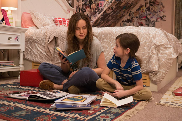 Brie Larson dan Jacob Tremblay dalam film drama Room (2015).