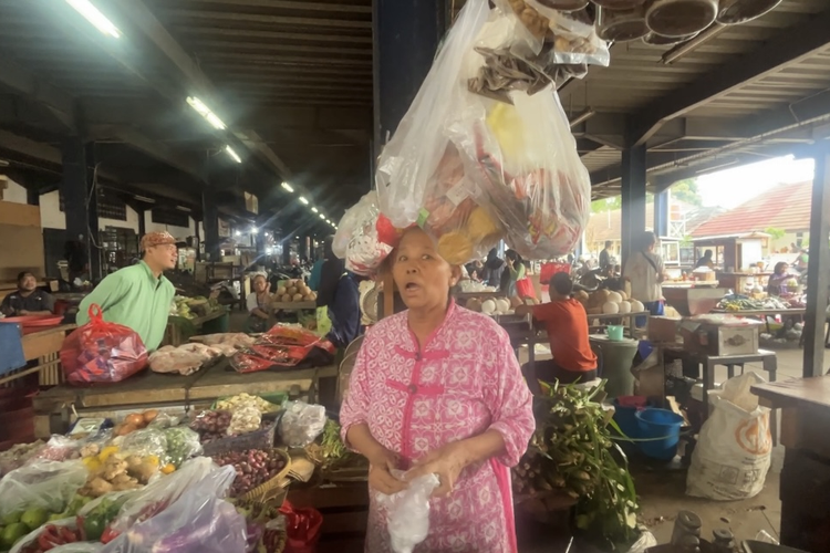 Harga Plastik Melonjak Drastis: Pedagang Pasar Minggu Mengeluh ke Zulhas