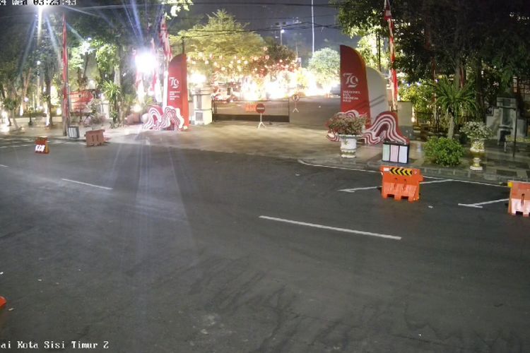 Lokasi pembegalan petugas kebersihan di area Balai Kota Surabaya, Jumat (16/8/2024).