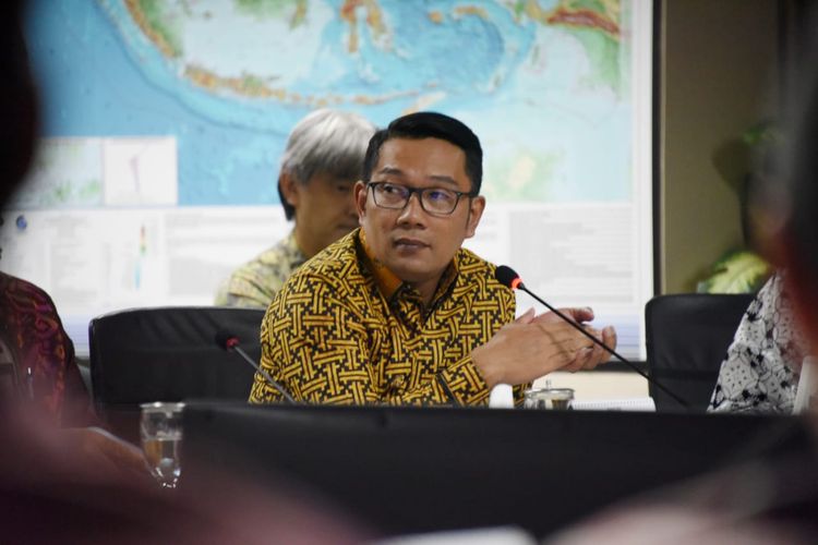 Gubernur Jawa Barat Ridwan Kamil, Menko Maritim dan Investasi Luhut Binsar Pandjaitan, dan Menteri Perhubungan Budi Karya Sumadi, saat menghadiri Rapat Koordinasi Penyelesaian Pelabuhan Patimban dengan Menko Bidang Kemaritiman dan Investasi RI, di Jakarta, Selasa (3/12/2019).