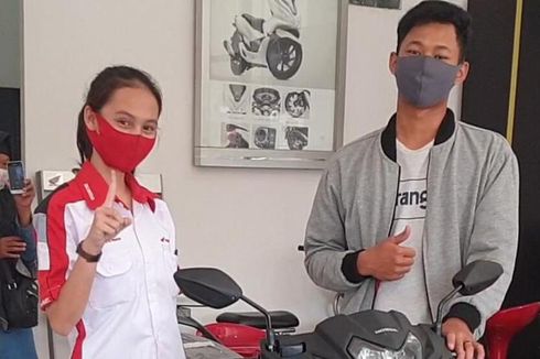 Mahasiswa Ini Beli Motor dengan Sekarung Uang Logam, Hasil Menabung sejak SMP