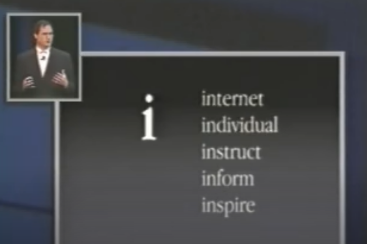 Steve Jobs menjelaskan arti huruf i kecil pada komputer iMac, yang diperkenalkan pada 7 Mei 1998.