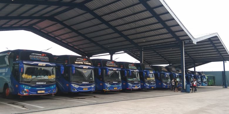 Angkutan mudik di PO Bus Pandawa 87 Karawang, Jawa Barat, Sabtu (23/4/2022).