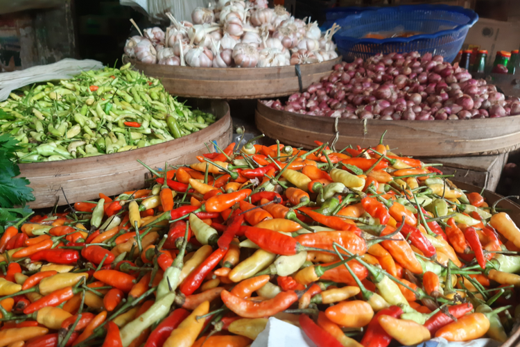 Harga Cabai merah, bawang merah, hingga bawang putih naik drastis pada hari pertama puasa