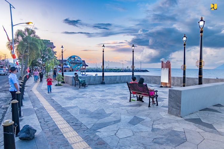 Kementerian PUPR telah menyelesaikan Penataan Kawasan Pantai Malalayang dan Ecotourism Village Bunaken di Provinsi Sulawesi Utara.