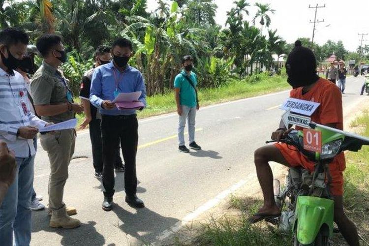 Polres Tanjung Jabung Barat bersama dengan Kejaksaan Negeri Jambi menggelar rekonstruksi kasus pembunuhan Inah. (Tribun Jambi/ Samsul Bahri)