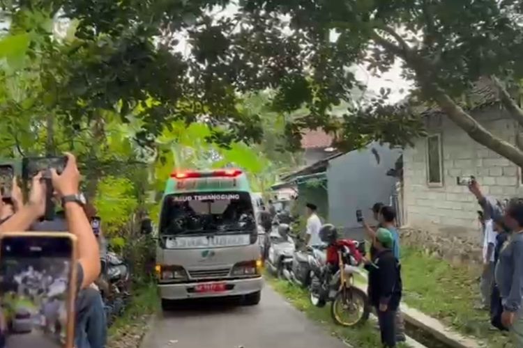 Tangis dan Hujan Iringi Pemakaman Satu Keluarga yang Meninggal di Wisata Posong Temanggung