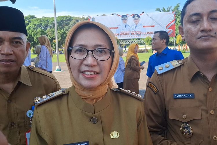 Bupati dan wakil bupati Lumajang usai apel besar di Alun-alun Lumajang, Senin (3/3/2025)