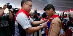 Pertamina Bagikan 1.000 Seragam Sekolah untuk Anak-anak di Cilincing