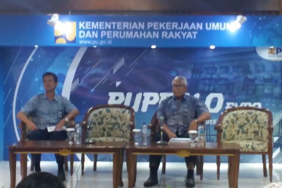 Kepala Badan Pengembangan Infrastruktur Wilayah (BPIW) Hadi Sucahyono (kanan).