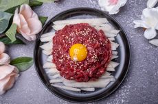 Apa Itu Yukhoe, Daging Mentah ala Korea yang Mirip Steak Tartare?