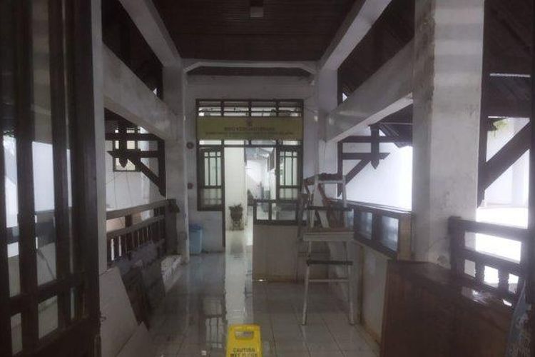 Kondisi terkini gedung bocor akibat hujan dan genangan air di Kantor Gubernur Sulsel, Senin (13/2/2023). 