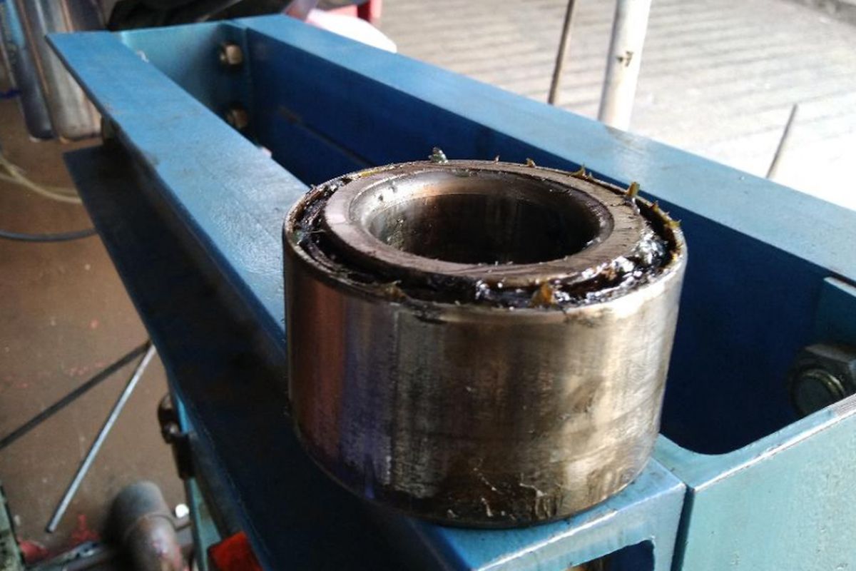 bearing pada ban depan mobil