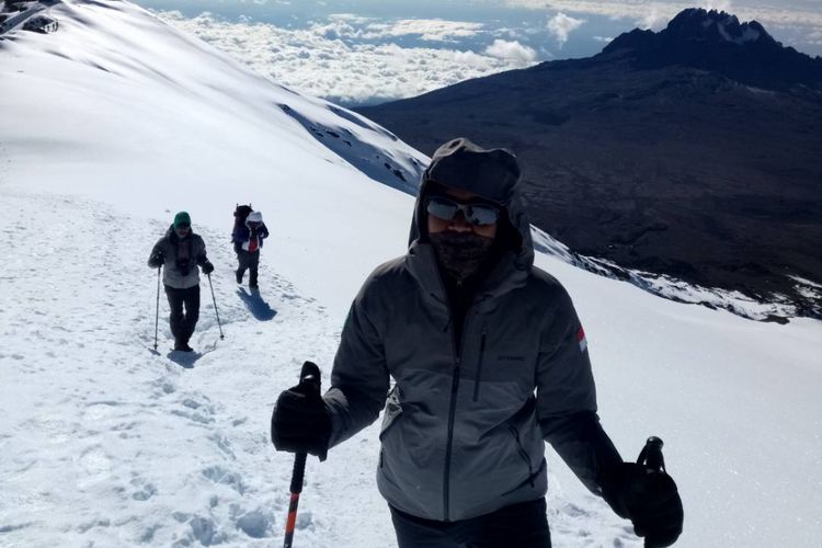 Razaq salah satu atlet dari Mafesripala Unsri berhasil menaklukkan puncak Kilimanjaro