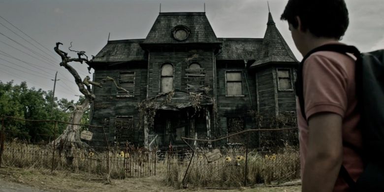 Set rumah di film horor It yang akan ditayangkan pada akhir 2017.