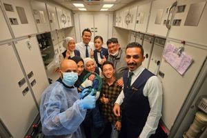 Detik-detik Menegangkan Perawat RSBS Jember Bantu Persalinan di Pesawat dari Jeddah