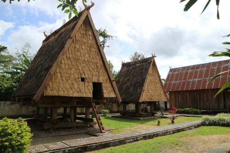 Rumah adat Tambi Sulawesi Tengah