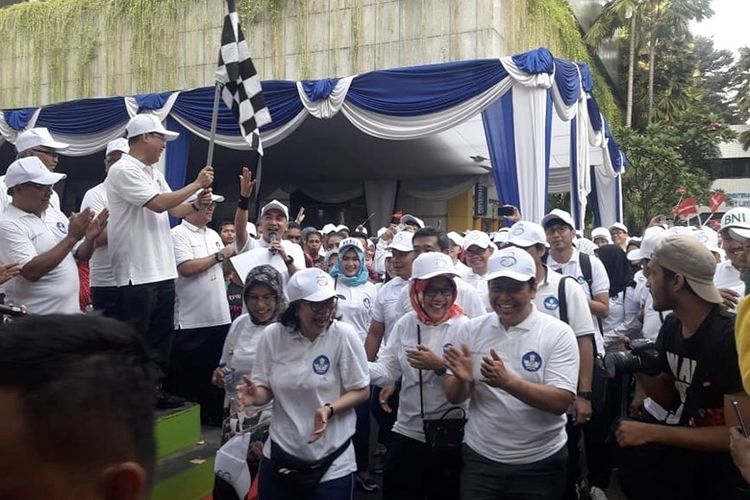 Kemdikbud mengadakan jalan sehat untuk memperingati HGN 2019 dengan start di halaman Kemdikbud, Minggu (24/11).