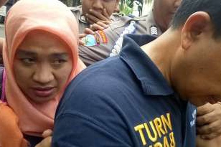 Dora Natalia Singarimbun, pegawai Mahkamah Agung yang mencakar dan memaki anggota polisi lalu lintas, Aiptu Sutisna saat di Mapolres Jakarta Timur, Senin (19/12/2016).