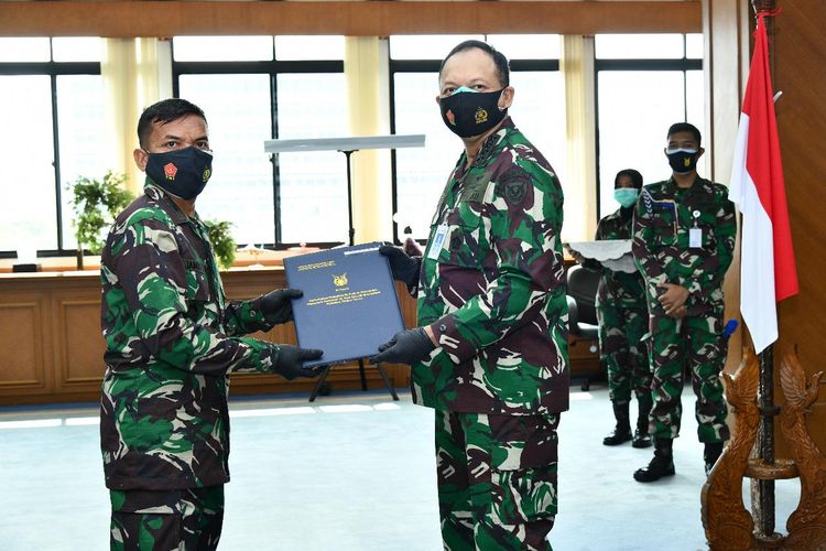Kepala Staf Angkatan Udara (KSAU) Marsekal TNI Fadjar Prasetyo menerima laporan kenaikan pangkat enam perwira tinggi (Pati) TNI AU di Gedung Raden Suryadi Suryadarma Mabesau, Cilangkap, Jakarta Timur, Jumat (25/9/2020).