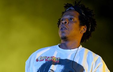 Artis musik Jay-Z tampil di panggung SOMETHING IN THE WATER di Virginia Beach City, pada 2 April 2019.