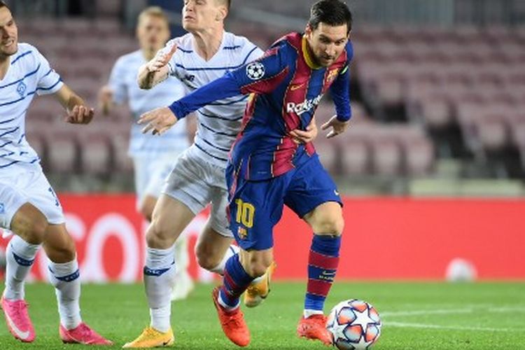 Aksi Lionel Messi (kanan) pada laga ketiga Grup G Liga Champions yang mempertemukan Barcelona vs Dynamo Kiev di Stadion Camp Nou, Kamis (5/11/2020) dini hari WIB.