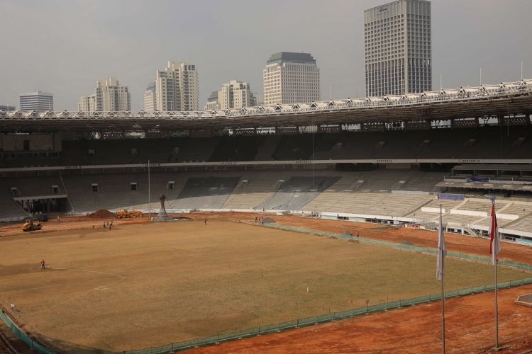 Suasana proyek renovasi Stadion Utama Gelora Bung Karno (GBK) di Jakarta, Jumat (17/3/2017). Kawasan Gelora Bung Karno (GBK) yang akan menjadi venue penyelenggaraan Asian Games XVIII 2018 mendatang bakal direnovasi dengan standar internasional untuk pertandingan olahraga dan ditargetkan selesai pada November 2017.