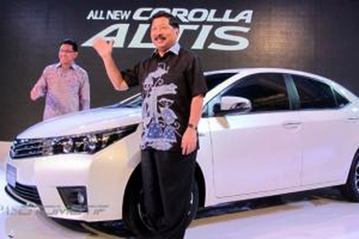 Johnny Darmawan (kanan) bersama Rahmat Samulo saat peluncuran All New Corolla Altis.