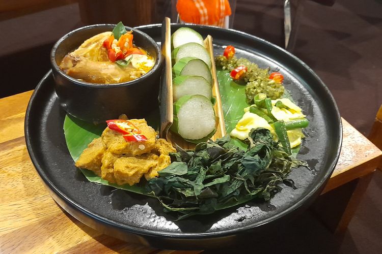 Lemang Kapau, hidangan spesial dalam program Asta Karya sepanjang September-November 2023 di Aryaduta Suites Semanggi.