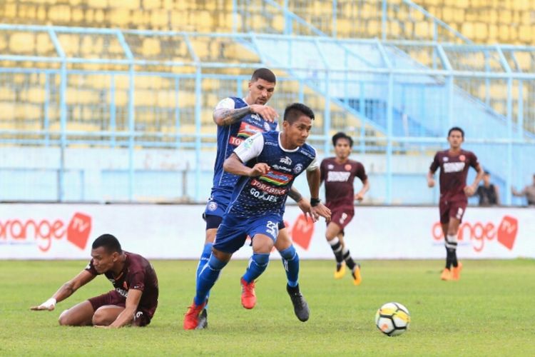 Arema FC menjamu PSM Makassar pada pertandingan Liga 1 di Stadion Kanjuruhan, Minggu (13/5/2018). 