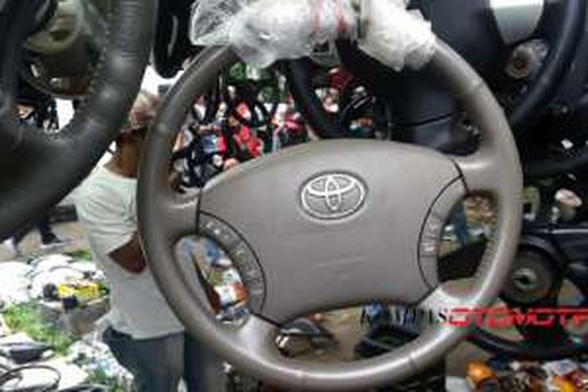 Setir Toyota Kijang Innova V dijual cuma Rp 4 juta.
