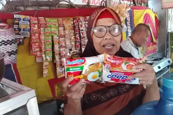 Hidup dari Kios Kecil, Asal Dapur Tetap Mengepul
