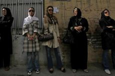 Iran Bentuk Satgas Tangani Perempuan Tak Berkerudung