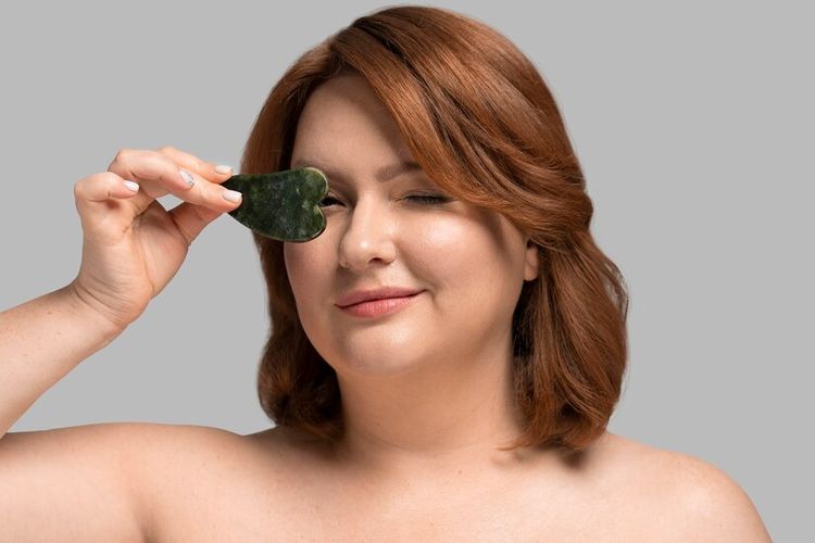 Ilustrasi penggunaan Gua Sha