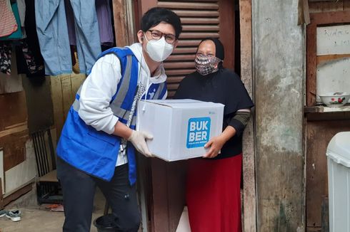 Gandeng Andi Arsyil dalam Program Bukber, Human Initiative Bagikan Paket Bingkisan Ramadhan di Pengadegan