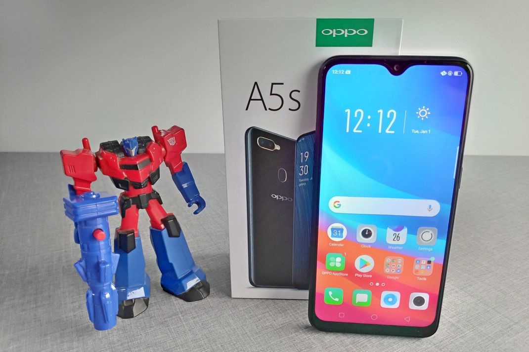 TEKNO Ilustrasi Oppo A5s dengan box penjualan