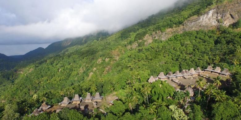 Kampung Tololela di Kecamatan Jerebuu, Kabupaten Ngada, Nusa Tenggara Timur.
