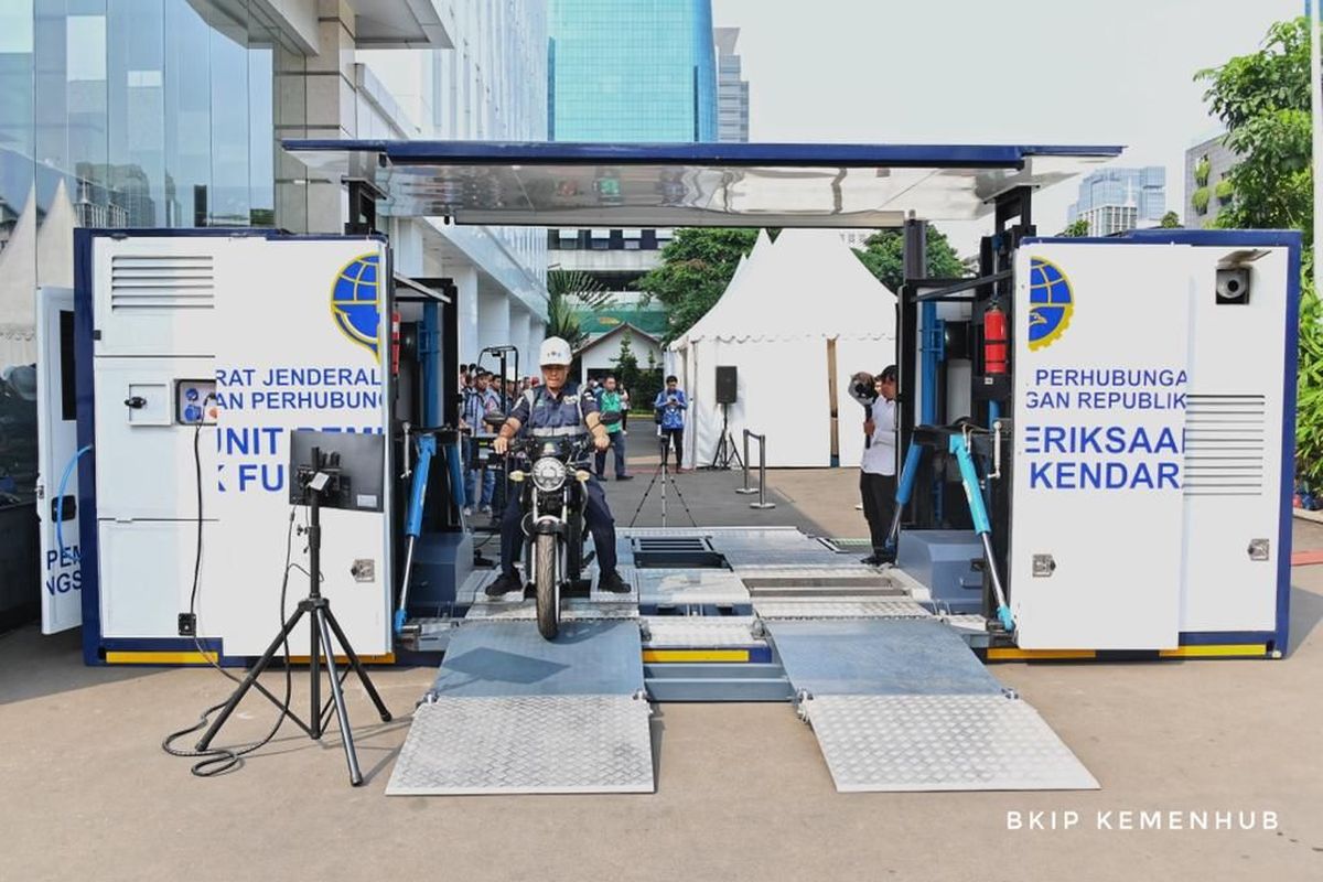 Kementerian Perhubungan menyediakan layanan pengujian sepeda motor listrik hasil konversi melalui mobil alat uji non-statis yang dapat berpindah-pindah tempat. 