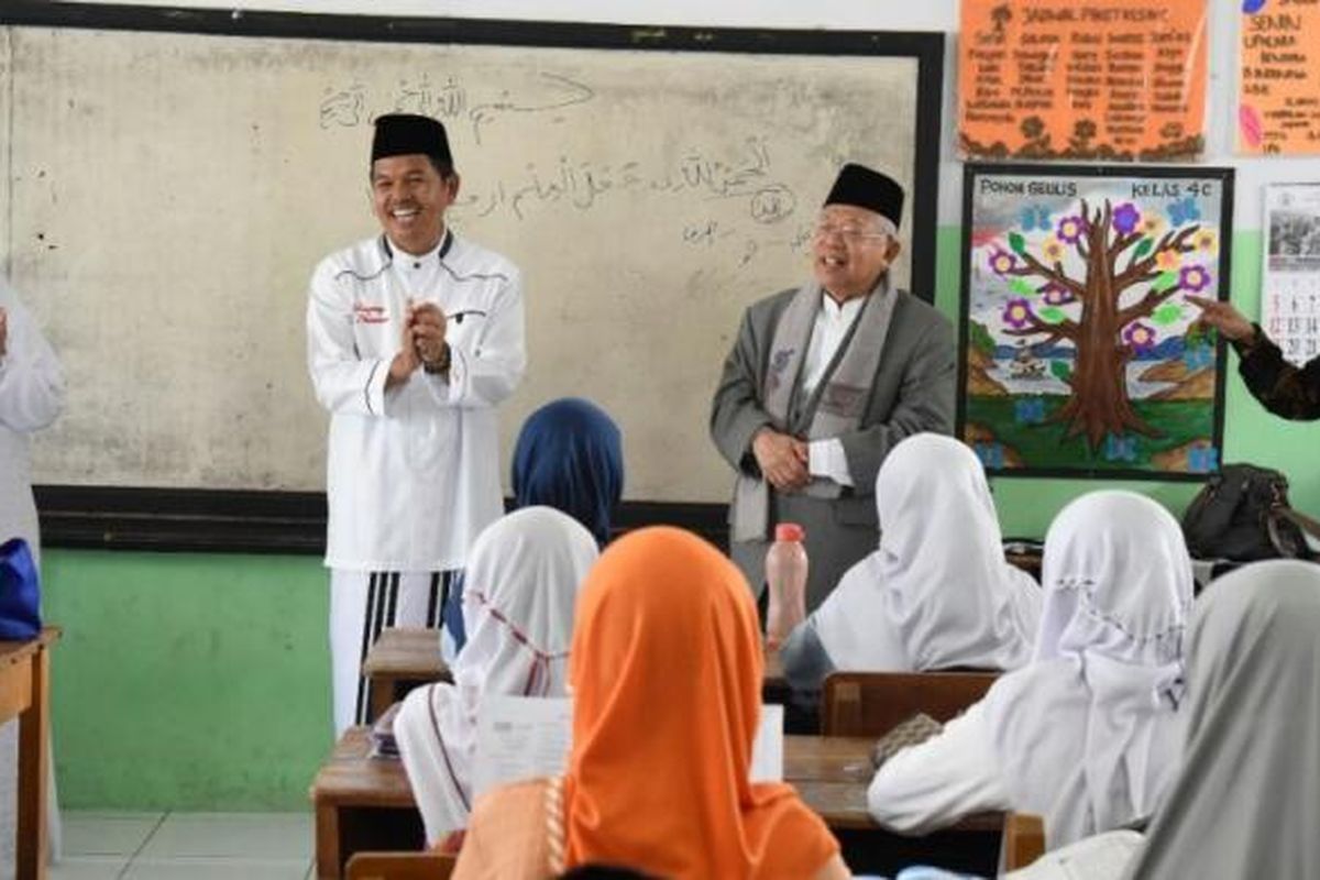 Menurut Bupati Purwakarta, setiap hari guru kitab yang sengaja direkrut Pemkab Purwakarta akan berkeliling mengajar di kelas. Setiap kelas akan mendapatkan pengajaran kitab minimal dua jam setiap pekannya. 