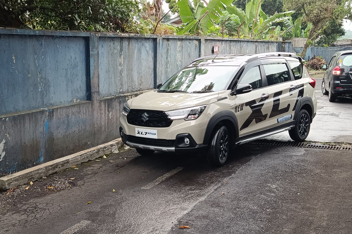 Suzuki XL7 terbaru dengan mesin hybrid 