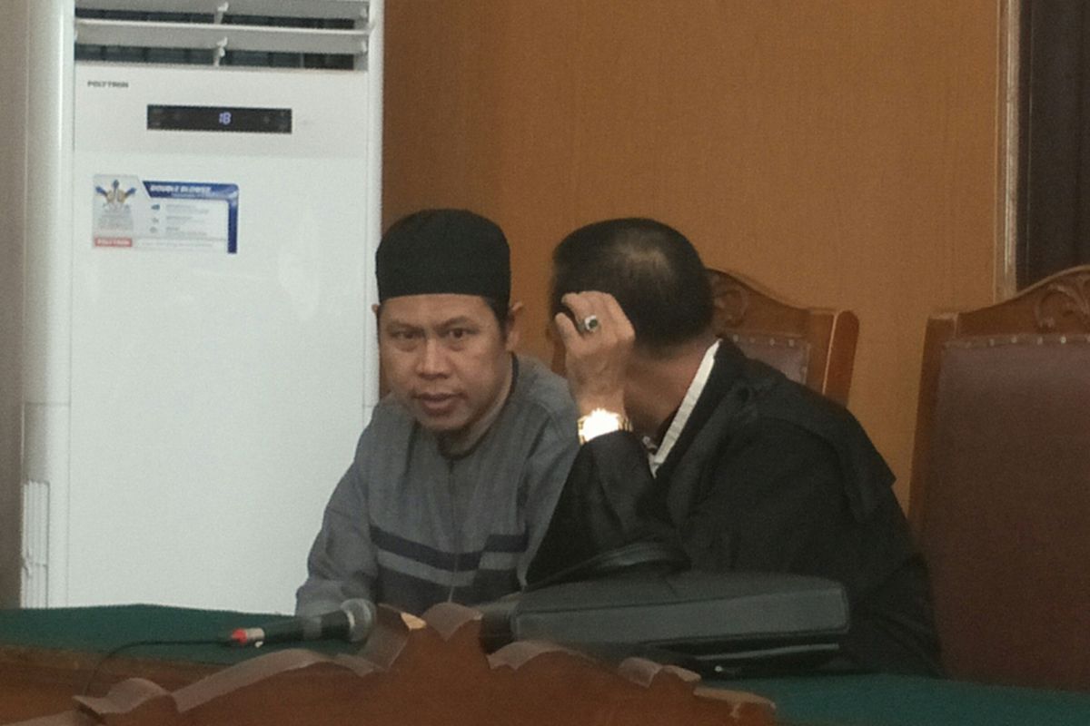 Pimpinan Jamaah Anshorut Daulah (JAD) Zainal Anshori dalam sidang pembacaan tuntutan dengan terdakwa JAD di Pengadilan Negeri Jakarta Selatan, Kamis (26/7/2018).