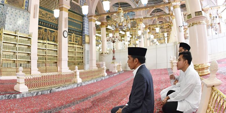 Setelah Ziarah Ke Makam Rasulullah Saw Jokowi Dan Keluarga Kembali Ke Tanah Air