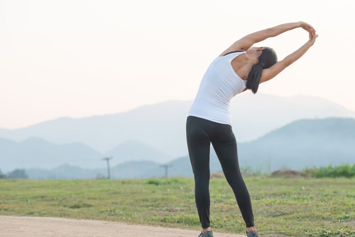 Pemanasan hanya butuh 5?10 menit, tapi banyak yang masih melewatkannya. Dokter jelaskan gerakan dasar yang bisa bantu cegah cedera saat olahraga.