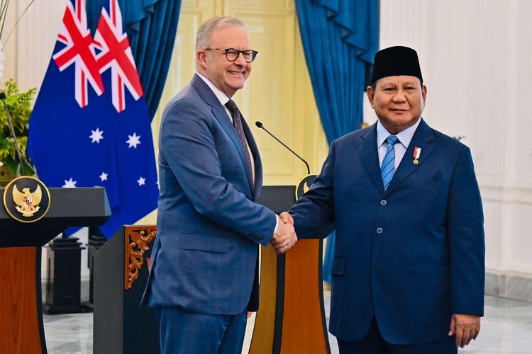 Momen Unik Pertemuan Prabowo-PM Albanese: Bertukar Jersey hingga Ajak Naik Kuda