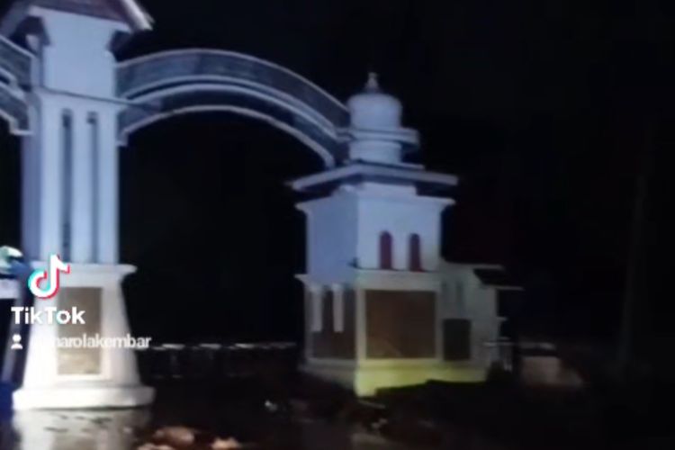 Banjir Bandang Terjang Pusat Pemerintahan Kabupaten Solok Sumbar