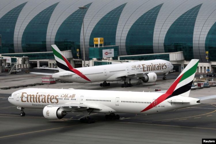 Pesawat Boeing 777-300ER milik maskapai penerbangan Emirates Airline di Bandara Internasional Dubai di Dubai, Uni Emirat Arab, 15 Februari 2019.