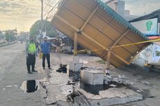 2 Truk Trailer Kecelakaan di Cilincing, Satu Sopir Luka-luka hingga Halte Rusak Tertabrak